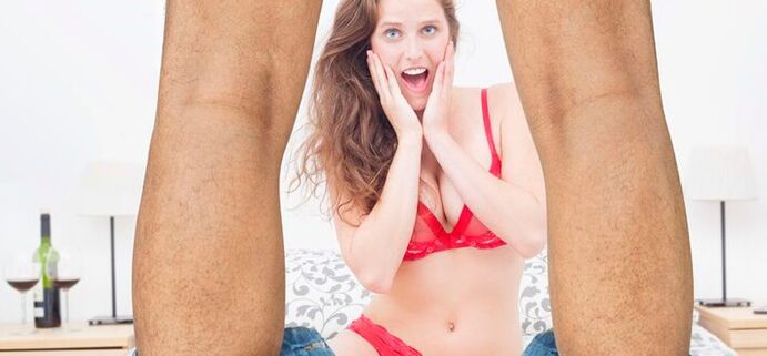 mulher surpreendida com aumento do tamanho do pênis do homem foto 2